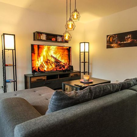 Moderne Fewo Sky Netflix Terrasse Burgblick Boxspringbett Waschtrockner Bullay Kültér fotó