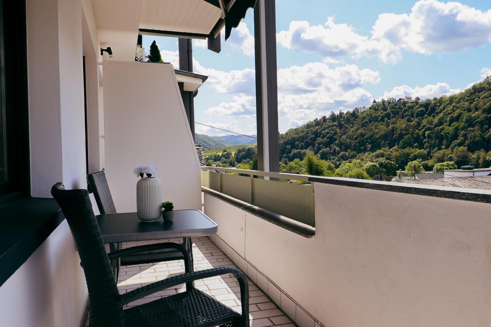 Moderne Fewo Sky Netflix Terrasse Burgblick Boxspringbett Waschtrockner Bullay Kültér fotó